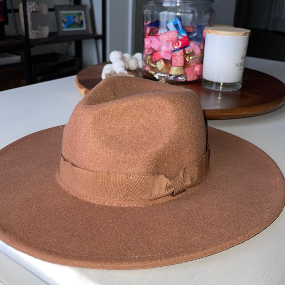 OS Tan felt hat